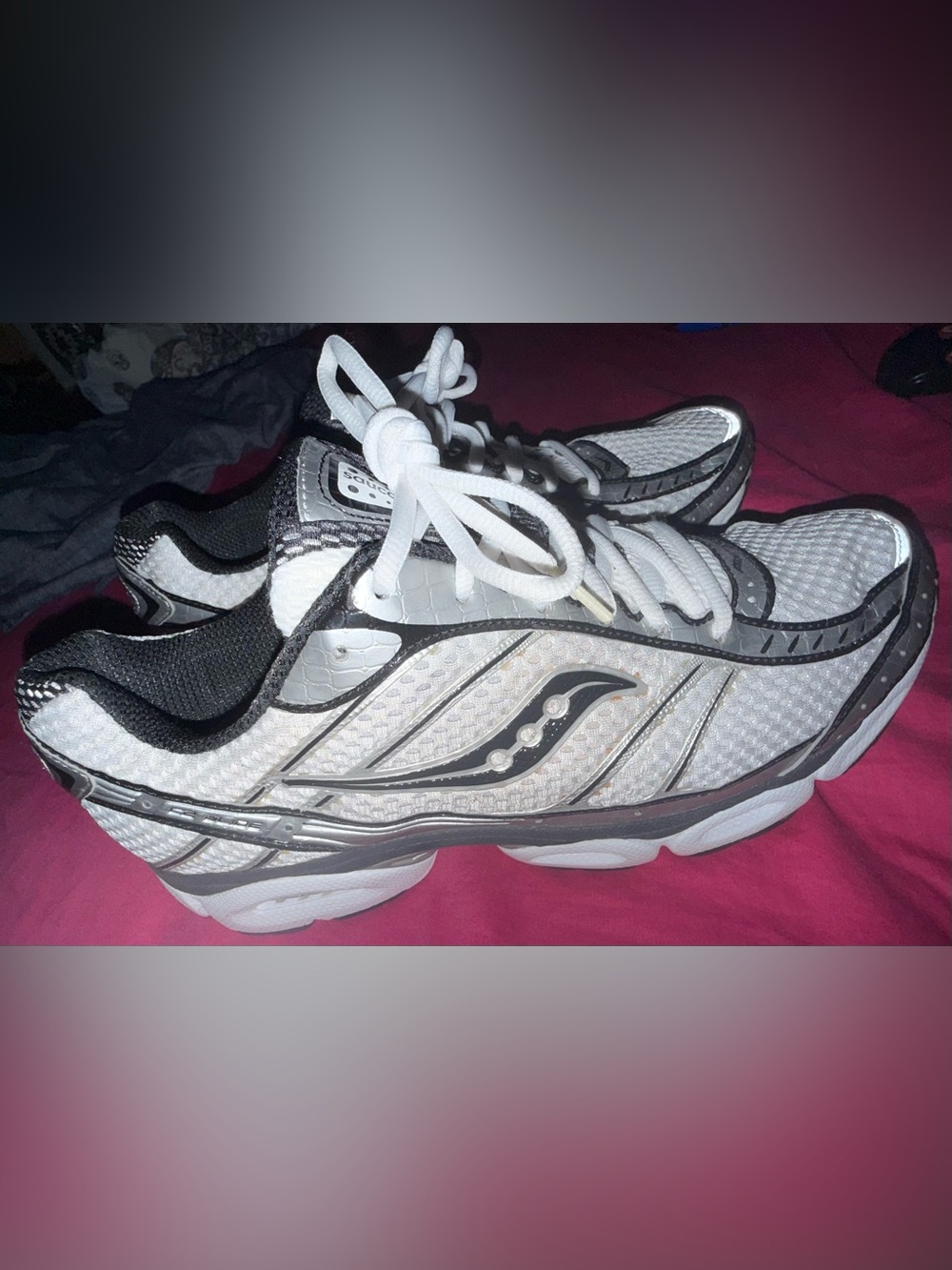 Saucony mens White and Black Mesh Running Sneakers size 11